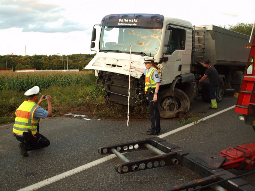 Schwerer VU Koeln Immendorf Kerkraderstr P463.JPG